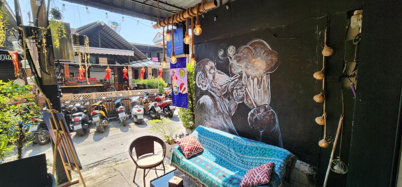 Funky Monkey Cnx - Guesthouse Chiang Mai Ngoại thất bức ảnh