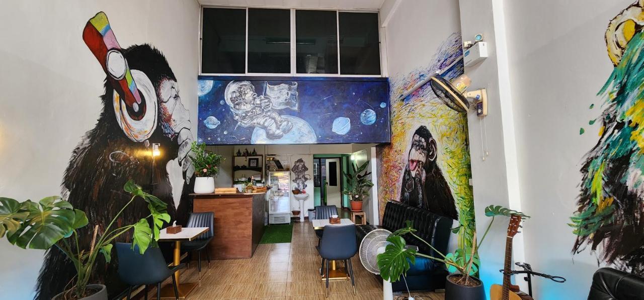Funky Monkey Cnx - Guesthouse Chiang Mai Ngoại thất bức ảnh